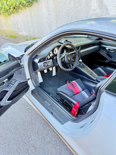 Porsche 911 GT3 — Légendaire coupé sportif, 500 ch et seulement 10'500 km — Innenraum