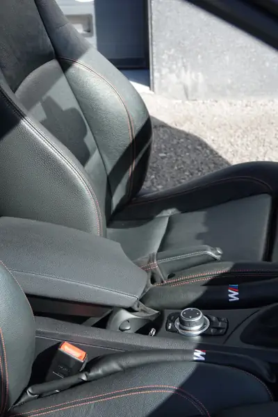 BMW 1er M Coupé 2012 — Performance brute et design iconique — Miniatur 9
