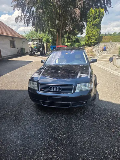 Audi A6 4.2 quattro — Berline prestige allemande, 300 ch et transmission tiptronic — vue extérieure
