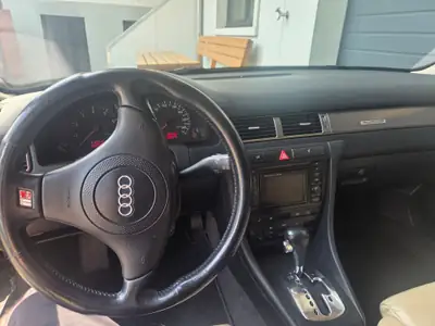 Audi A6 4.2 quattro — Berline prestige allemande, 300 ch et transmission tiptronic — intérieur
