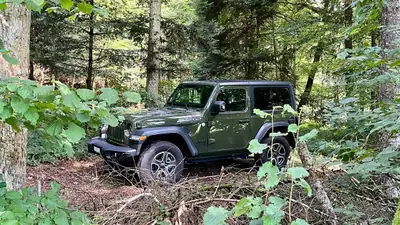 Jeep Wrangler 2.0 Sport Automatic — SUV emblématique, 272 ch, entretien irréprochable — dashboard