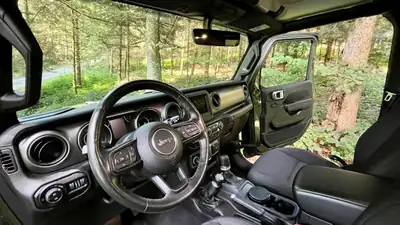 Jeep Wrangler 2.0 Sport Automatic — SUV emblématique, 272 ch, entretien irréprochable — Thumbnail 8