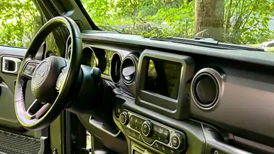 Jeep Wrangler 2.0 Sport Automatic — SUV emblématique, 272 ch, entretien irréprochable — Thumbnail 9