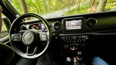 Jeep Wrangler 2.0 Sport Automatic — SUV emblématique, 272 ch, entretien irréprochable — Thumbnail 10