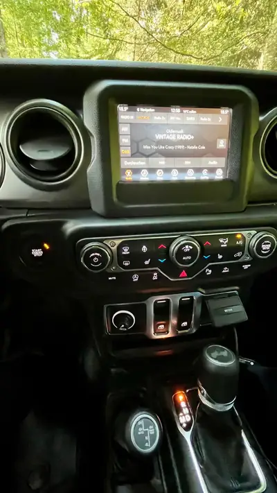 Jeep Wrangler 2.0 Sport Automatic — SUV emblématique, 272 ch, entretien irréprochable — Thumbnail 12