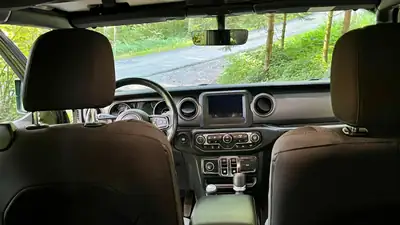 Jeep Wrangler 2.0 Sport Automatic — SUV emblématique, 272 ch, entretien irréprochable — Thumbnail 13