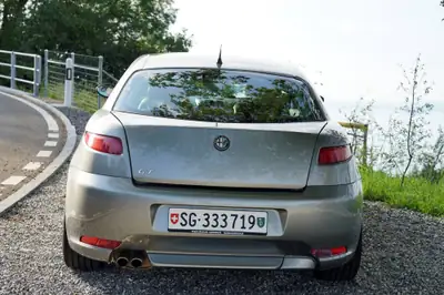 Alfa Romeo GT 3.2 V6 Distinctive — Coupé sportif 240 ch, sans accident — Außenansicht