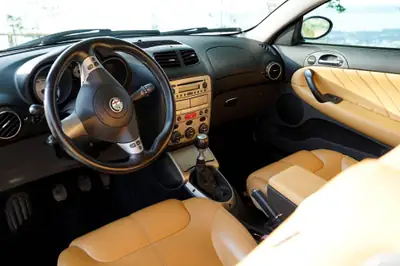 Alfa Romeo GT 3.2 V6 Distinctive — Coupé sportif 240 ch, sans accident — Armaturenbrett