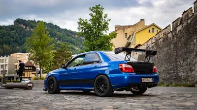 Subaru Impreza WRX STI 2003 — 450 ch, Turbo 4WD, légende des rallyes — côté