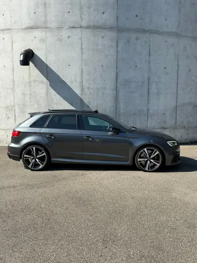 Audi RS3 Sportback 2.5 TSI Quattro — 400 ch, transmission S-tronic, sans filtre à particules — côté