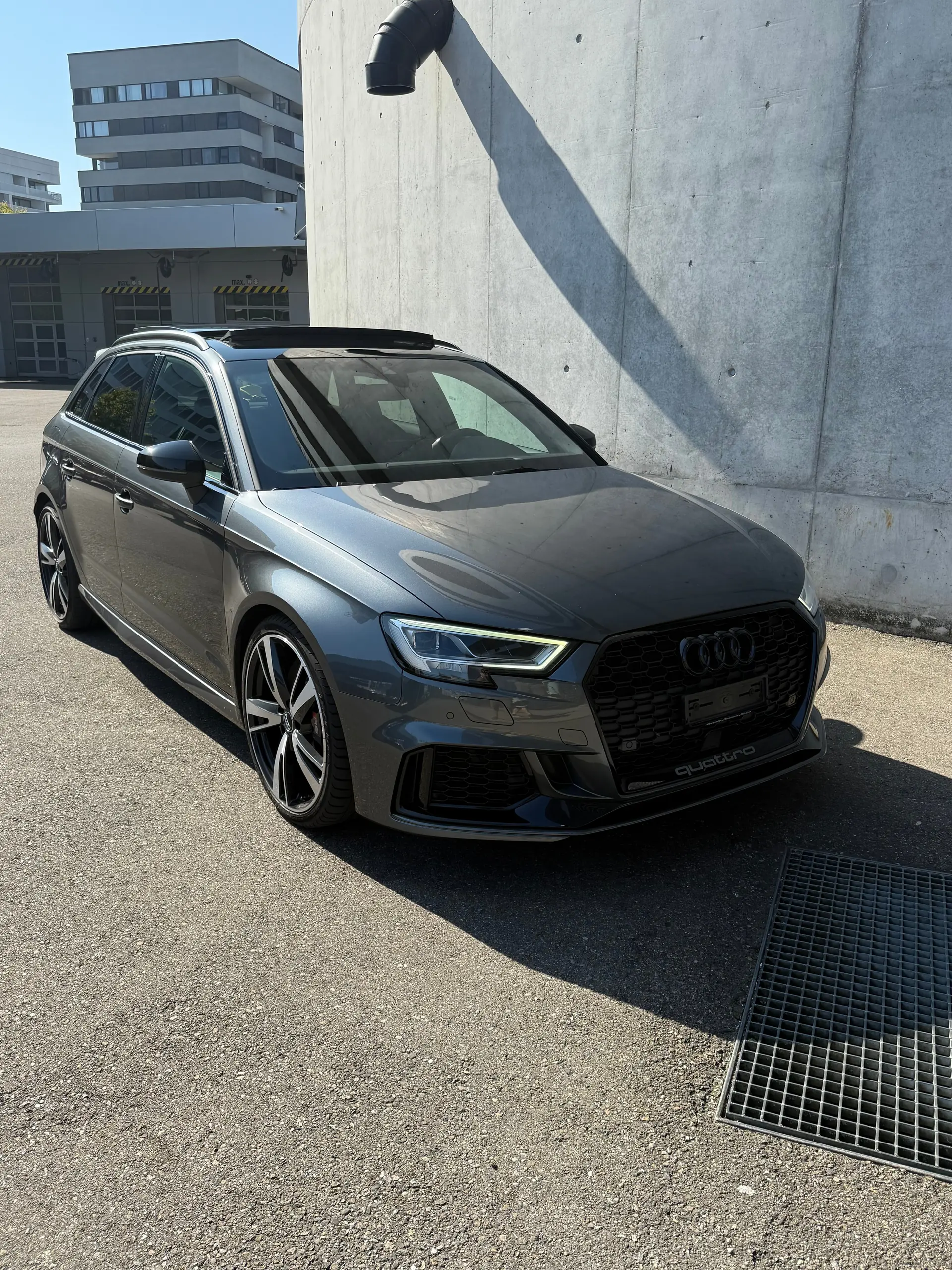 Audi RS3 Sportback 2.5 TSI Quattro — 400 ch, transmission S-tronic, sans filtre à particules — vue extérieure