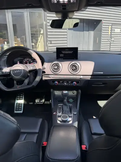 Audi RS3 Sportback 2.5 TSI Quattro — 400 ch, transmission S-tronic, sans filtre à particules — intérieur