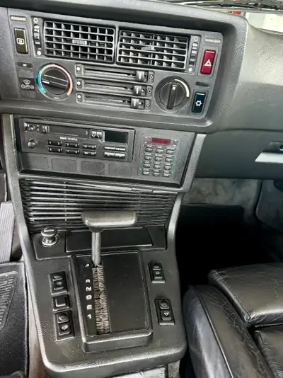 BMW 635CSi (1982) — Chef-d'œuvre coupé des années 80, contrôle technique OK — Miniatur 9