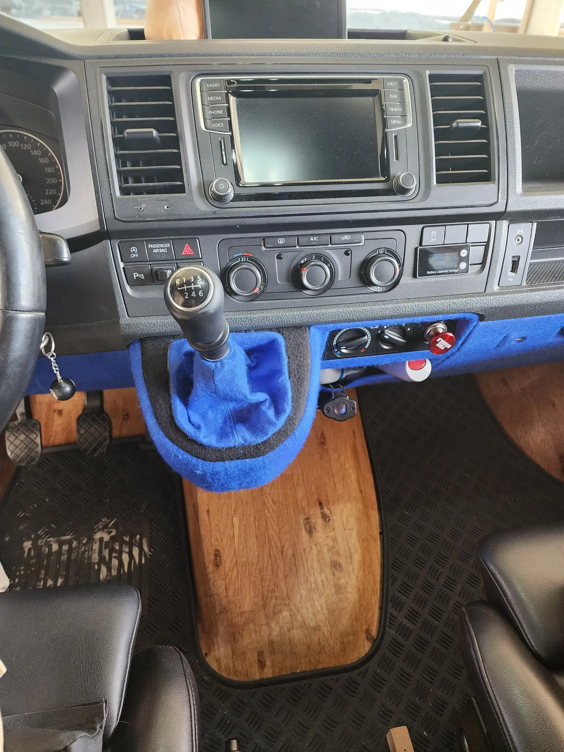 VW T6 204PS 4Motion — Camping-car aménagé tout-terrain, diesel performant — vue extérieure