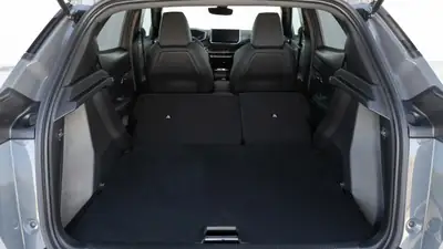 Peugeot 2008 1.2 PureTech Allure Pack — SUV compact 2022, peu kilométré avec équipements premium — intérieur