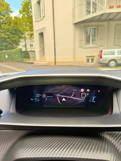 Peugeot 2008 1.2 PureTech Allure Pack — SUV compact 2022, peu kilométré avec équipements premium — Miniature 7