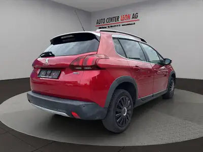 Peugeot 2008 1.6 BlueHDi Allure — SUV urbain efficient, toit panoramique et caméra de recul — detail