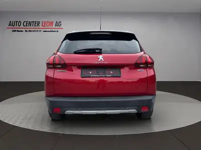 Peugeot 2008 1.6 BlueHDi Allure — SUV urbain efficient, toit panoramique et caméra de recul — dashboard