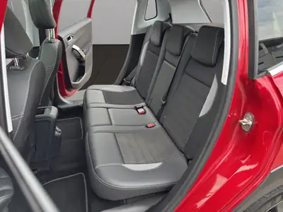 Peugeot 2008 1.6 BlueHDi Allure — SUV urbain efficient, toit panoramique et caméra de recul — Thumbnail 13