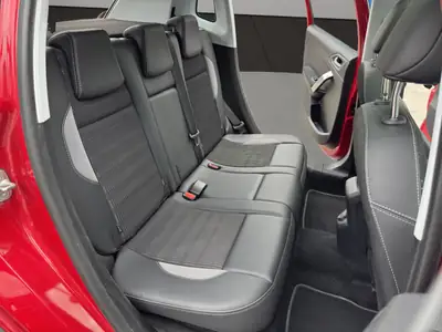 Peugeot 2008 1.6 BlueHDi Allure — SUV urbain efficient, toit panoramique et caméra de recul — Thumbnail 18