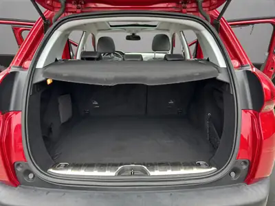 Peugeot 2008 1.6 BlueHDi Allure — SUV urbain efficient, toit panoramique et caméra de recul — Thumbnail 19