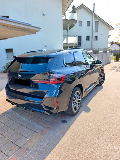 BMW X1 xDrive 23i 48V M Sport — SUV compact hybride, design sportif et efficacité énergétique — Innenraum