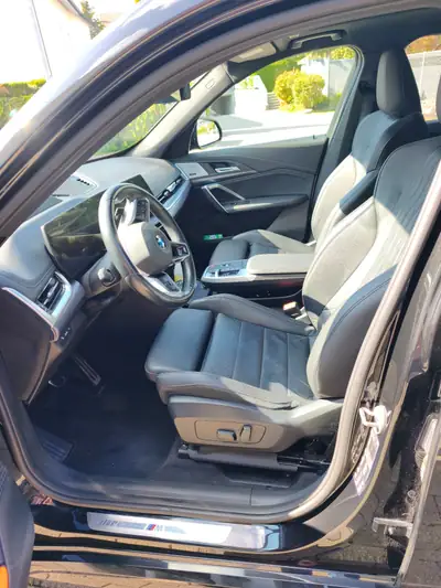 BMW X1 xDrive 23i 48V M Sport — SUV compact hybride, design sportif et efficacité énergétique — Miniatur 7