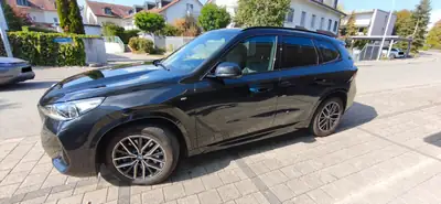 BMW X1 xDrive 23i 48V M Sport — SUV compact hybride, design sportif et efficacité énergétique — Miniatur 12