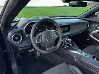 Chevrolet Camaro ZL1 2018 — Muscle car américain 659 ch, sans accident — Miniature 8