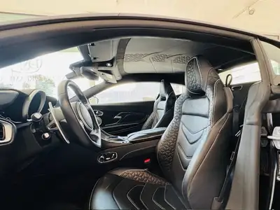 Aston Martin DBS Coupé Superleggera 2019 — Grand tourisme britannique à 19 900 km — tableau de bord