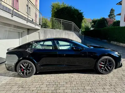 Tesla Model S Plaid 2025 — 1267 ch, ultra-performance électrique, 6500 km seulement — fianco