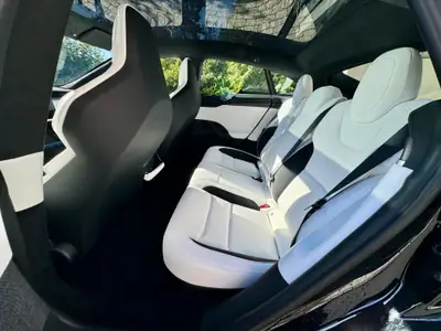 Tesla Model S Plaid 2025 — 1267 ch, ultra-performance électrique, 6500 km seulement — dettaglio