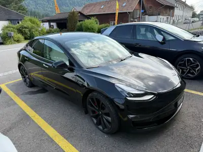 Tesla Model 3 Performance Dual Motor AWD — Électrique haute performance, 178 000 km — side view