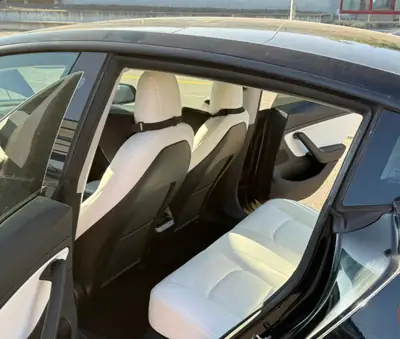 Tesla Model 3 Performance Dual Motor AWD — Électrique haute performance, 178 000 km — Thumbnail 11