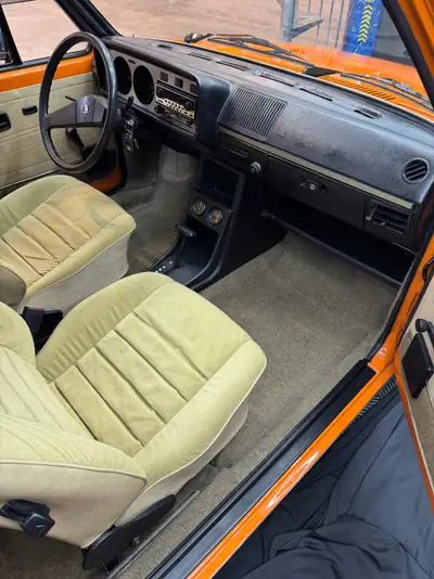 VW Golf 1 GLS 1976 — Classique restauré, géométrie Kw, pièce de collection — Thumbnail 9
