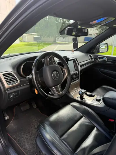 Jeep Grand Cherokee 3.0 CRD Overland — SUV premium diesel, faible kilométrage — tableau de bord