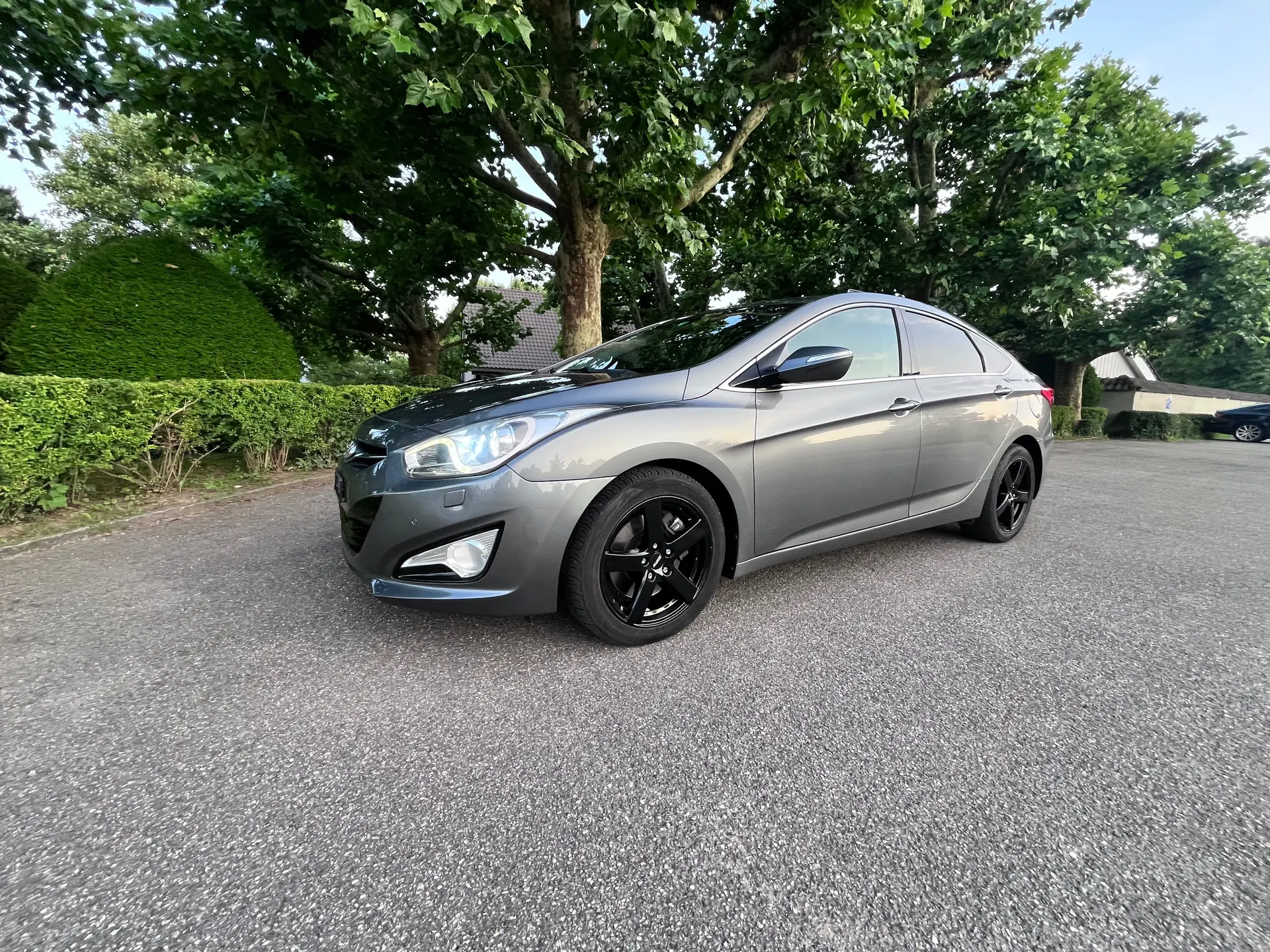 Hyundai i40 1.7 CRDi — Berline élégante, diesel économe, sans accident — Außenansicht