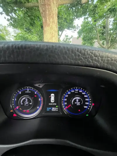 Hyundai i40 1.7 CRDi — Berline élégante, diesel économe, sans accident — intérieur