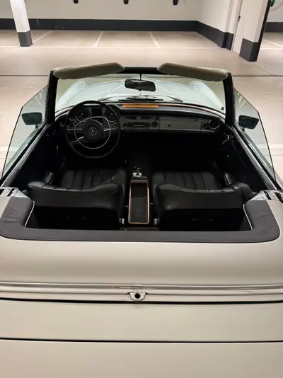 Mercedes-Benz SL 280 Pagode — Chef-d'œuvre cabriolet des années 60, Matching Numbers — Miniature 13