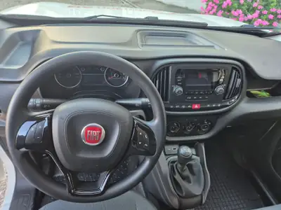 Fiat Doblò 1.6 Multijet Cargo — Utilitaire compact diesel, quasi neuf — cruscotto