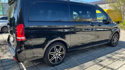 Mercedes-Benz V 300 d — Monospace premium 4Matic, entretien officiel impeccable — Seitenansicht