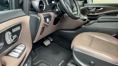 Mercedes-Benz V 300 d — Monospace premium 4Matic, entretien officiel impeccable — Armaturenbrett