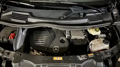 Mercedes-Benz V 300 d — Monospace premium 4Matic, entretien officiel impeccable — Miniatur 12