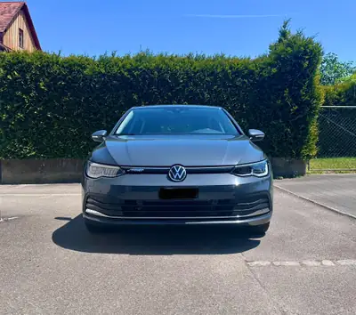 VW Golf 1.5 eTSI mHEV — Hybride essence performant, entretien récent, 49 950 km — side view