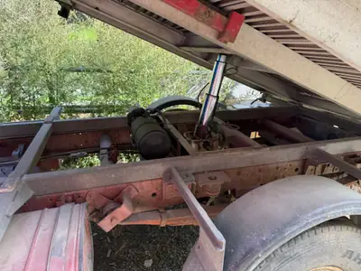 Iveco Turbo Daily 40.10W — Benne basculante robuste, diesel économe, 112'000 km — Miniatur 13