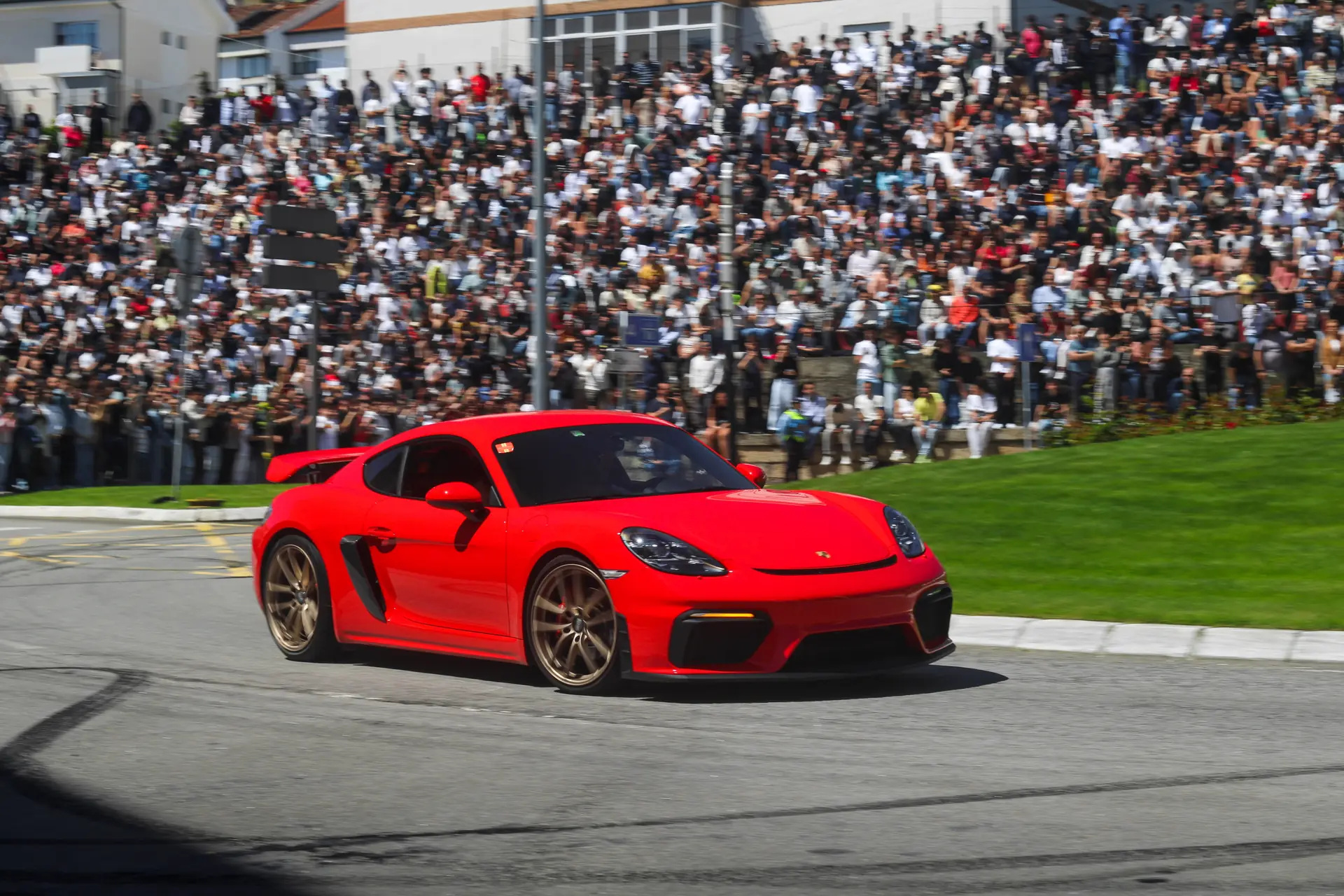 Porsche 718 Cayman S — Coupé sportif 350 ch, rouge métallisé, 46'000 km
