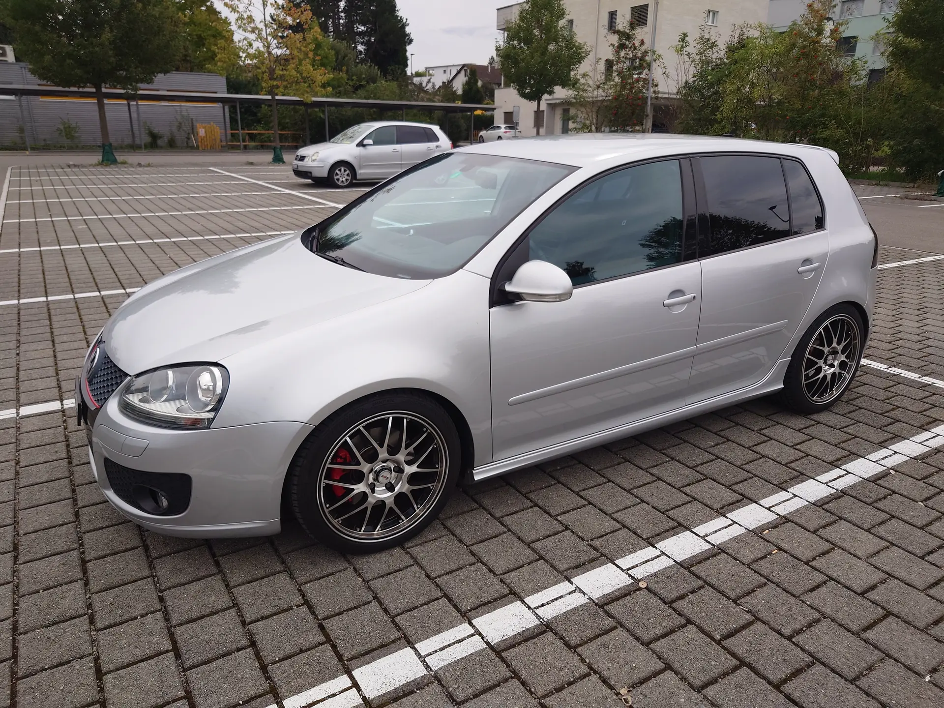 VW Golf 2.0 TFSI GTI — Sportive compacte, 200 ch et transmission manuelle