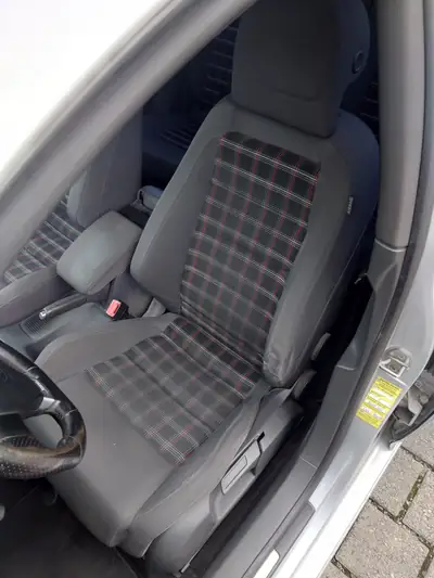VW Golf 2.0 TFSI GTI — Sportive compacte, 200 ch et transmission manuelle — Miniatur 7
