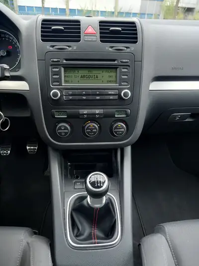 VW Golf 2.0 TFSI GTI — Sportive compacte, 200 ch et transmission manuelle — Miniatur 11