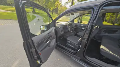 Ford Tourneo Connect Grand — Monospace spacieux diesel automatique, 71 700 km — Thumbnail 7